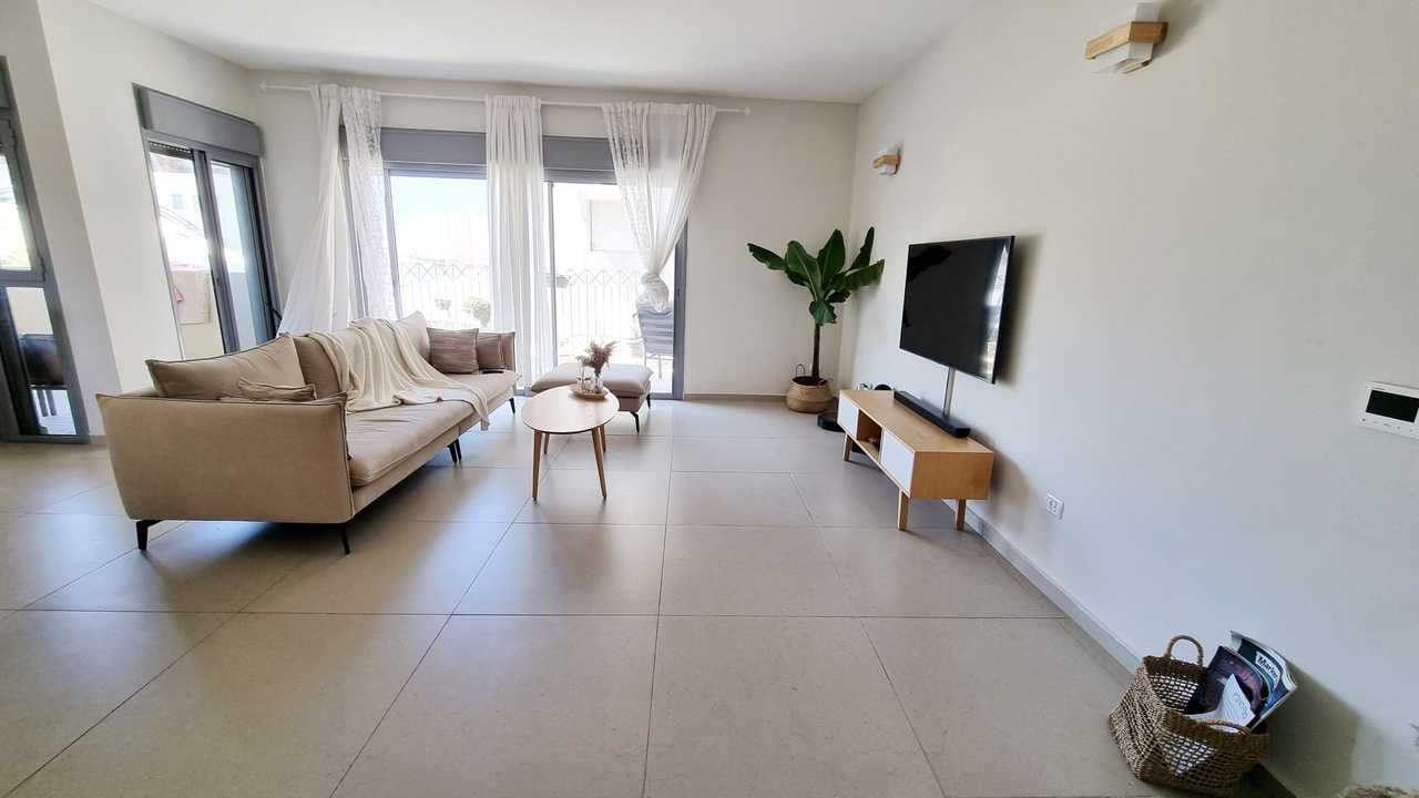 Vegan Israeli Apartment Near the Beach