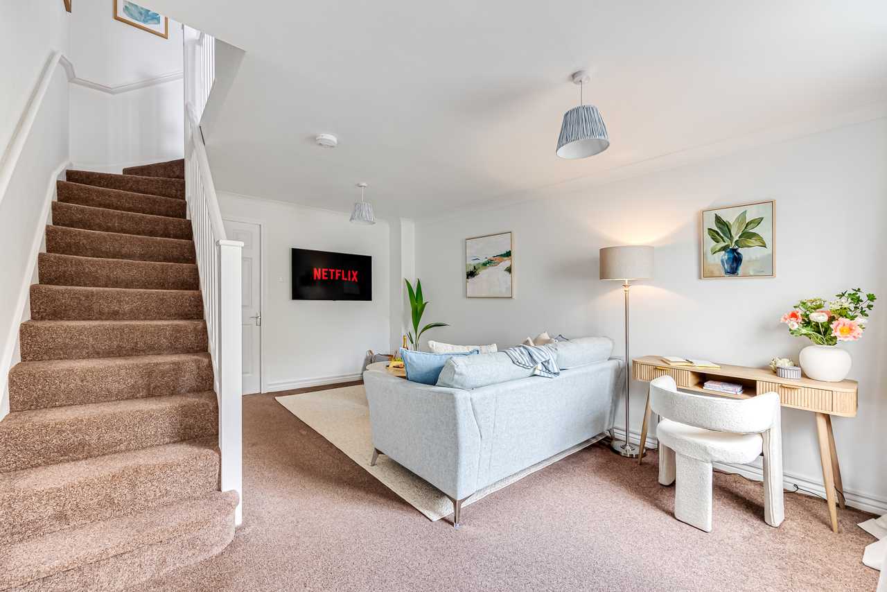Modern 2BR w/ Parking EV Charger