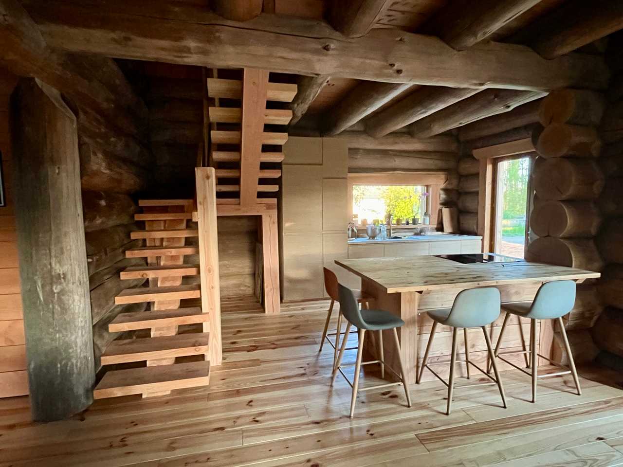 Maison en fuste construite de nos mains, entre la forêt et l'océan.,