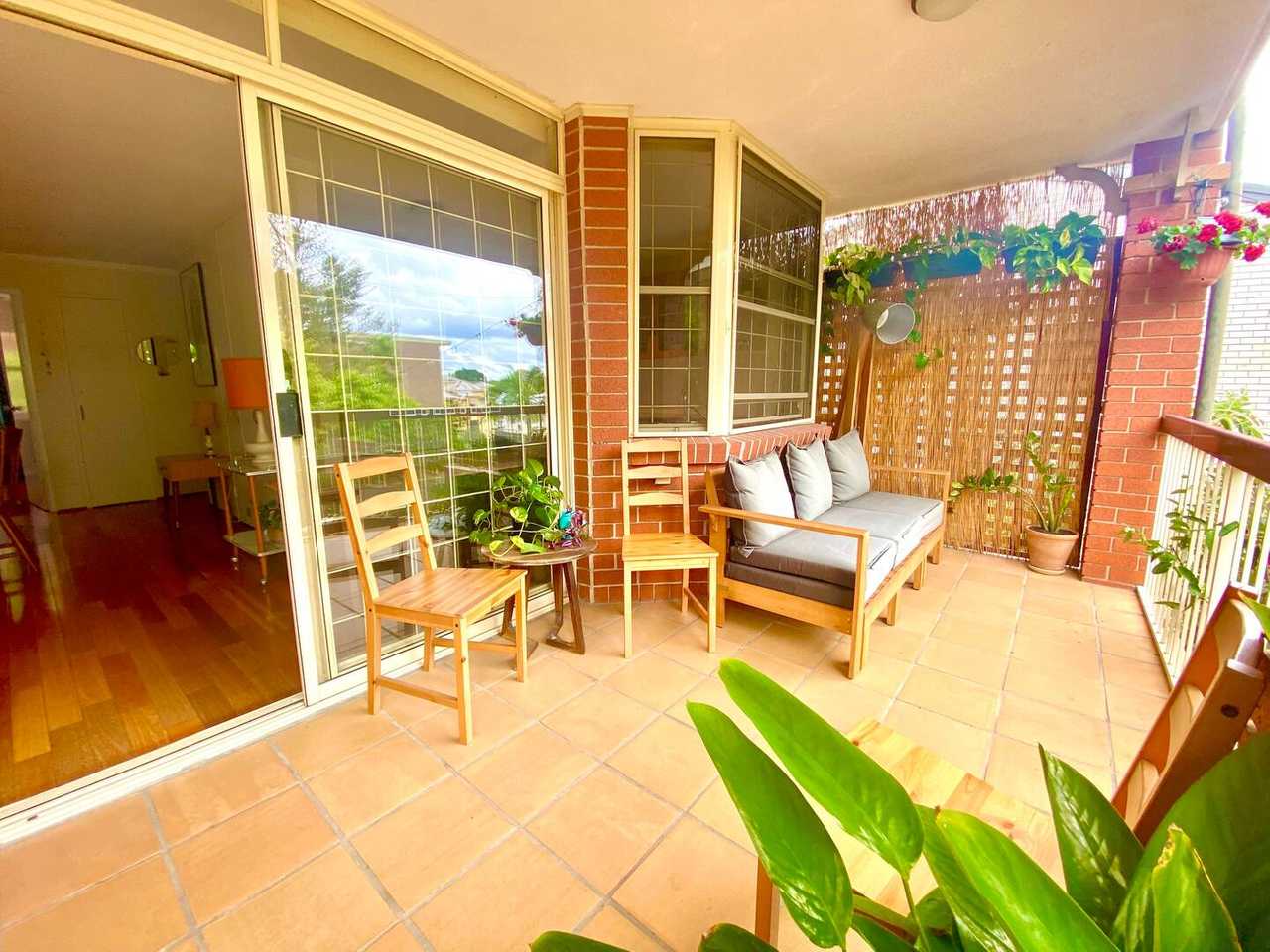 Relaxed & Leafy with Private Courtyard, Airport 15 min, City 3km