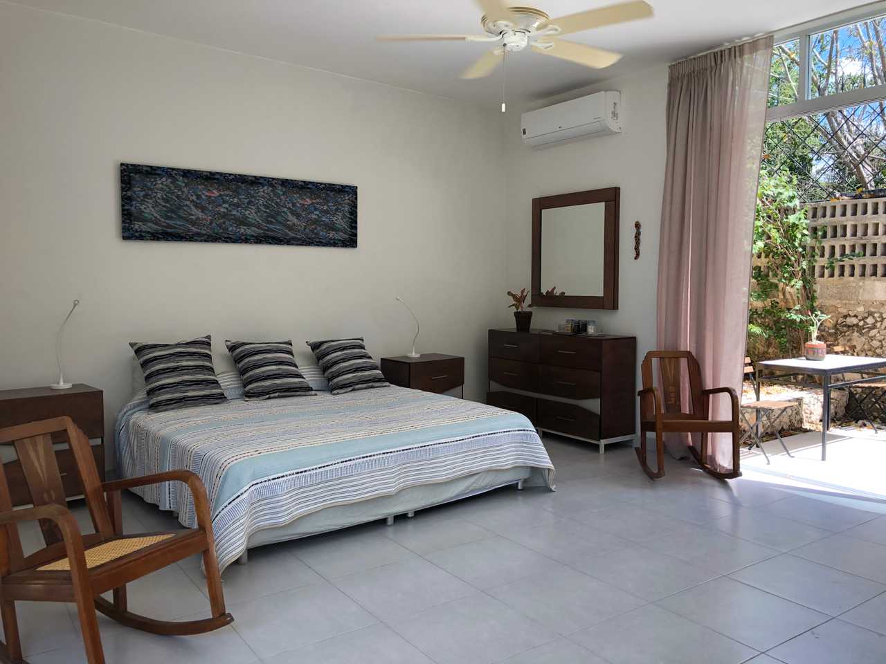 Casa-Kaan b&b, a spacious, light-filled Art Deco retreat in the historic center 