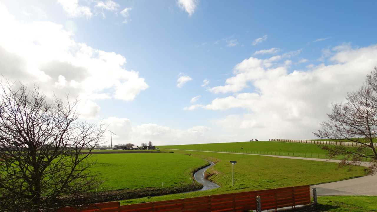 2 bedrooms, 100% vegan hotel, half and full board available. Wadden sea area.