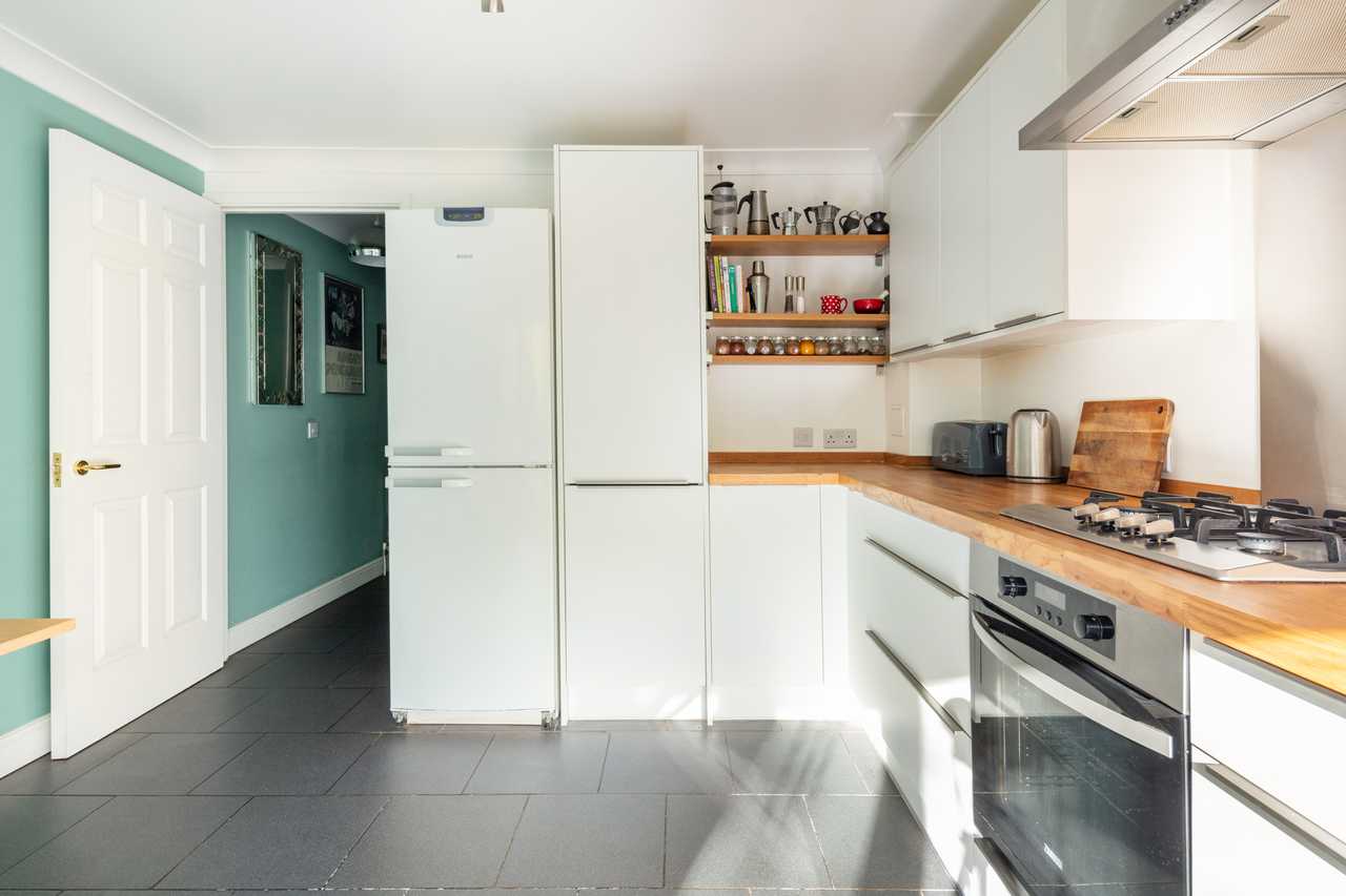 Arty 1 bedroom townhouse with garden