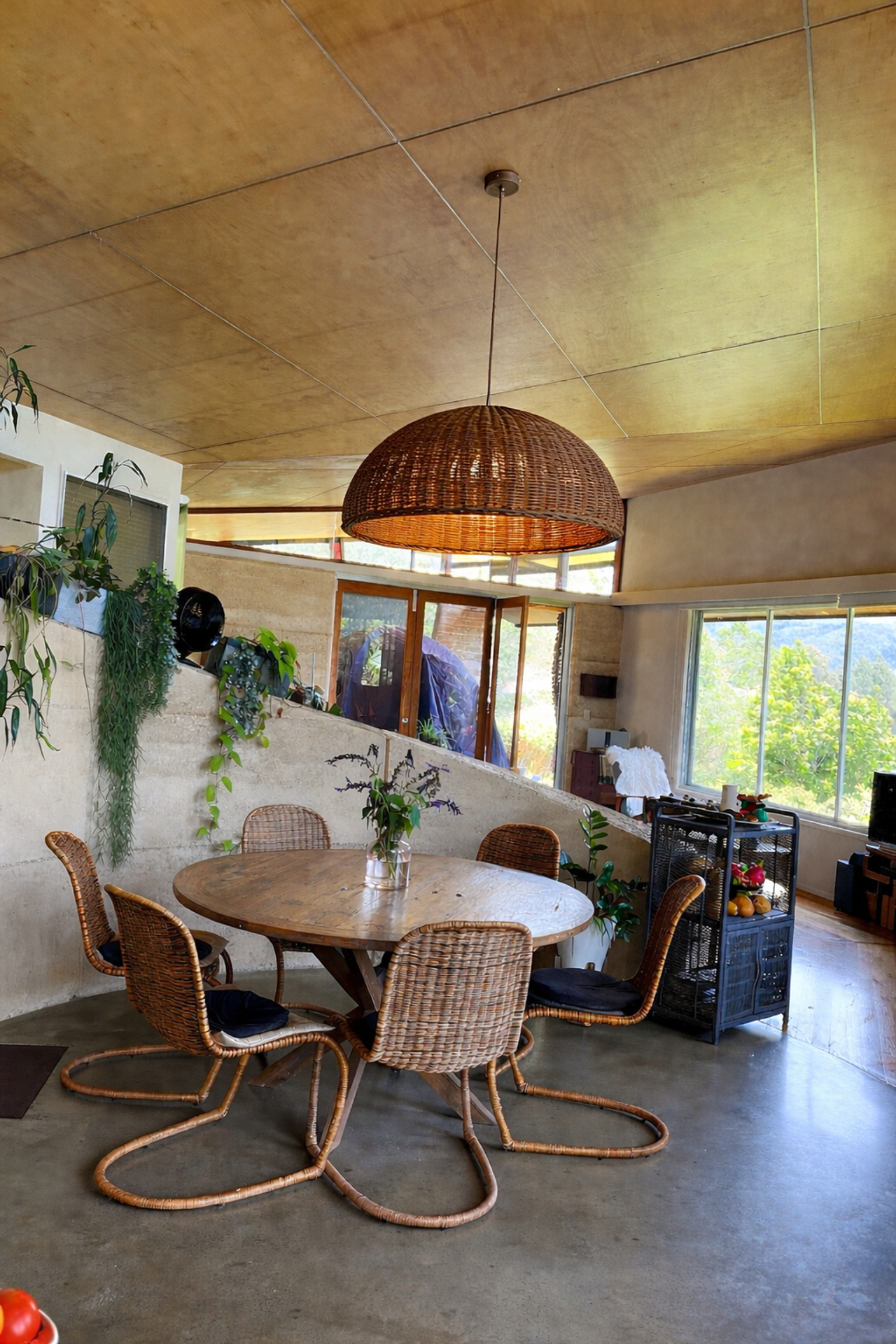 Nature filled home with luxury rooms and unique eco friendly. Non toxic material
