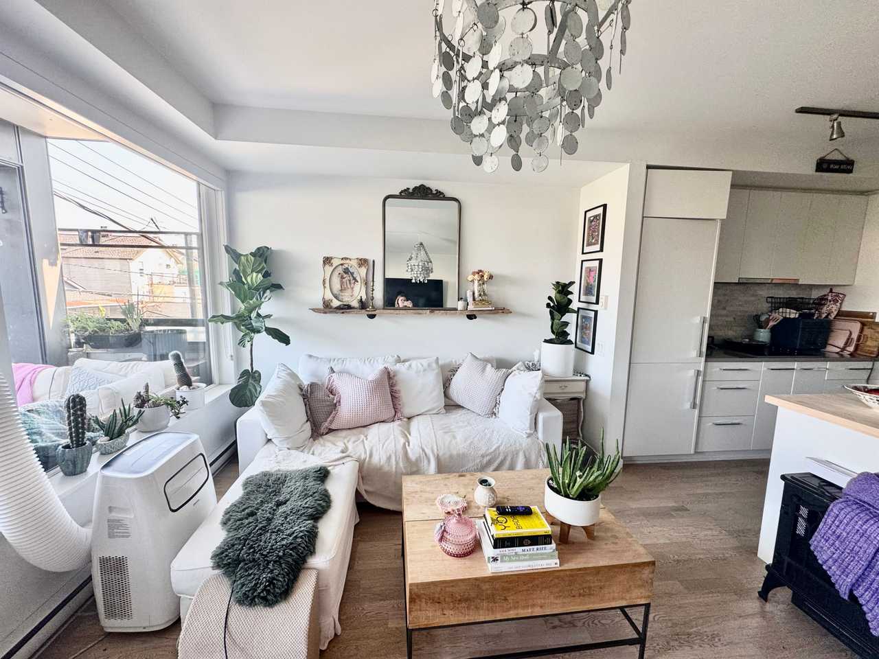 Beautiful & Clean Kits gem! HUGE patio!