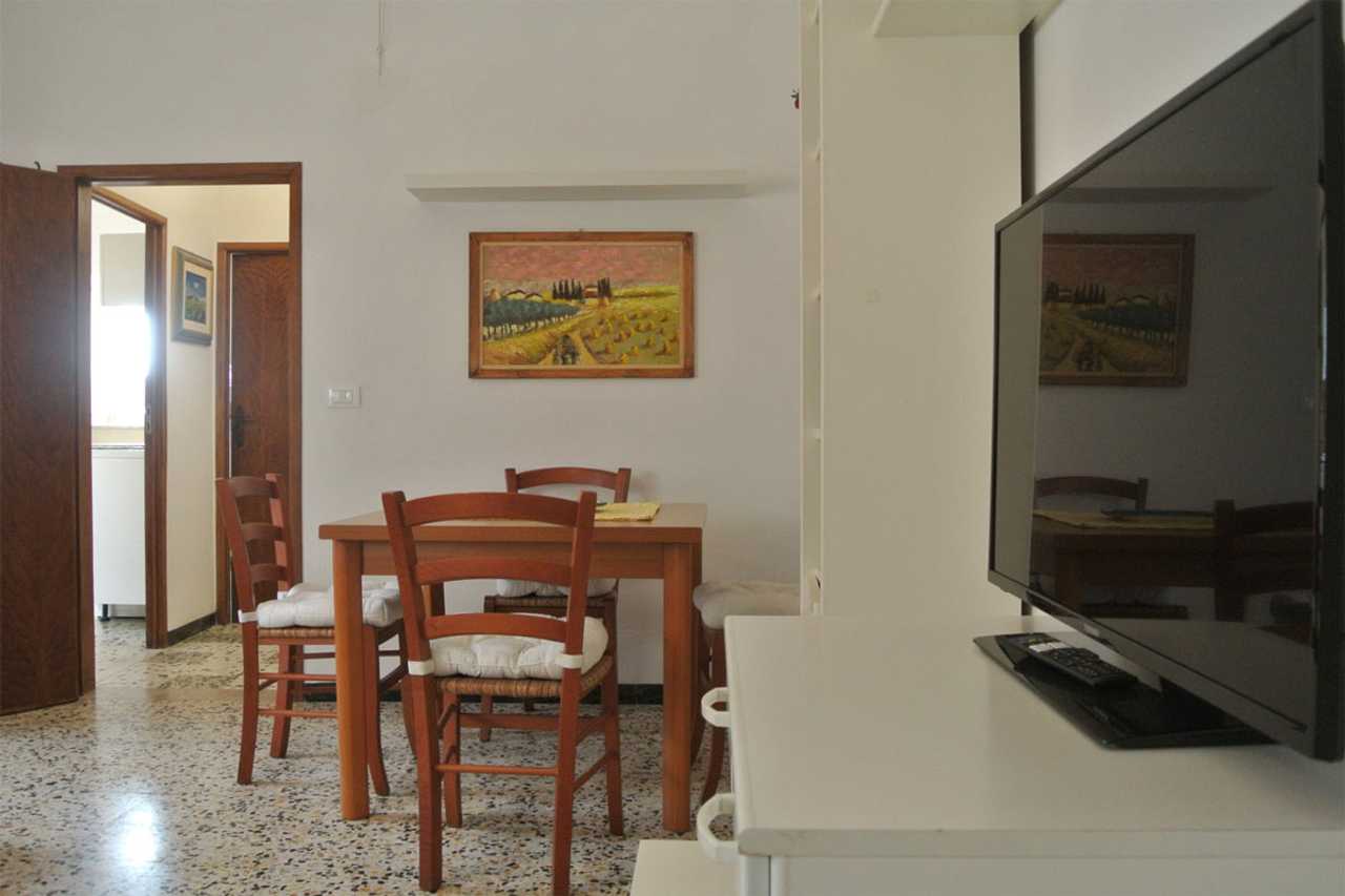 CASA LINO: third floor apartment with small terrace 