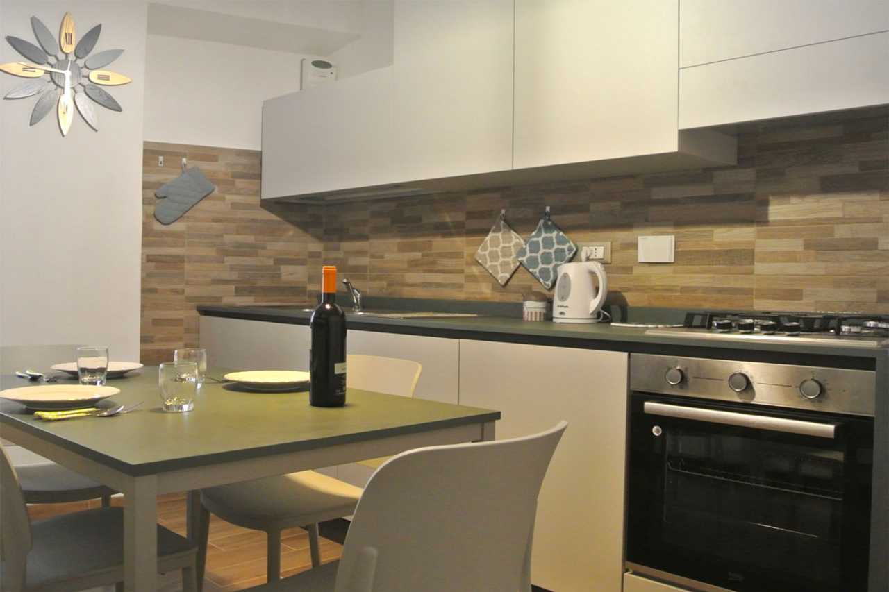 CASA LECCI, intimate apartment for couples few steps from Roman Theatre