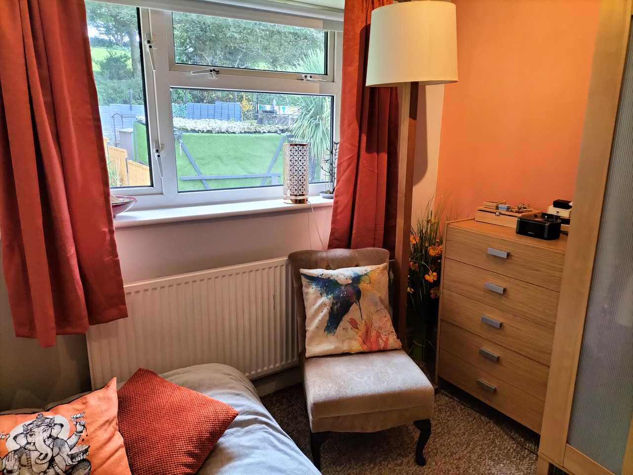 Cozy, quiet double room in a quaint (yet well connected) Welsh Village