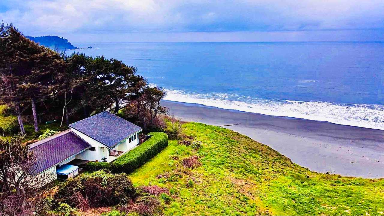 Agate Beach Bungalow near Patricks Point state park in Trinidad, Ca