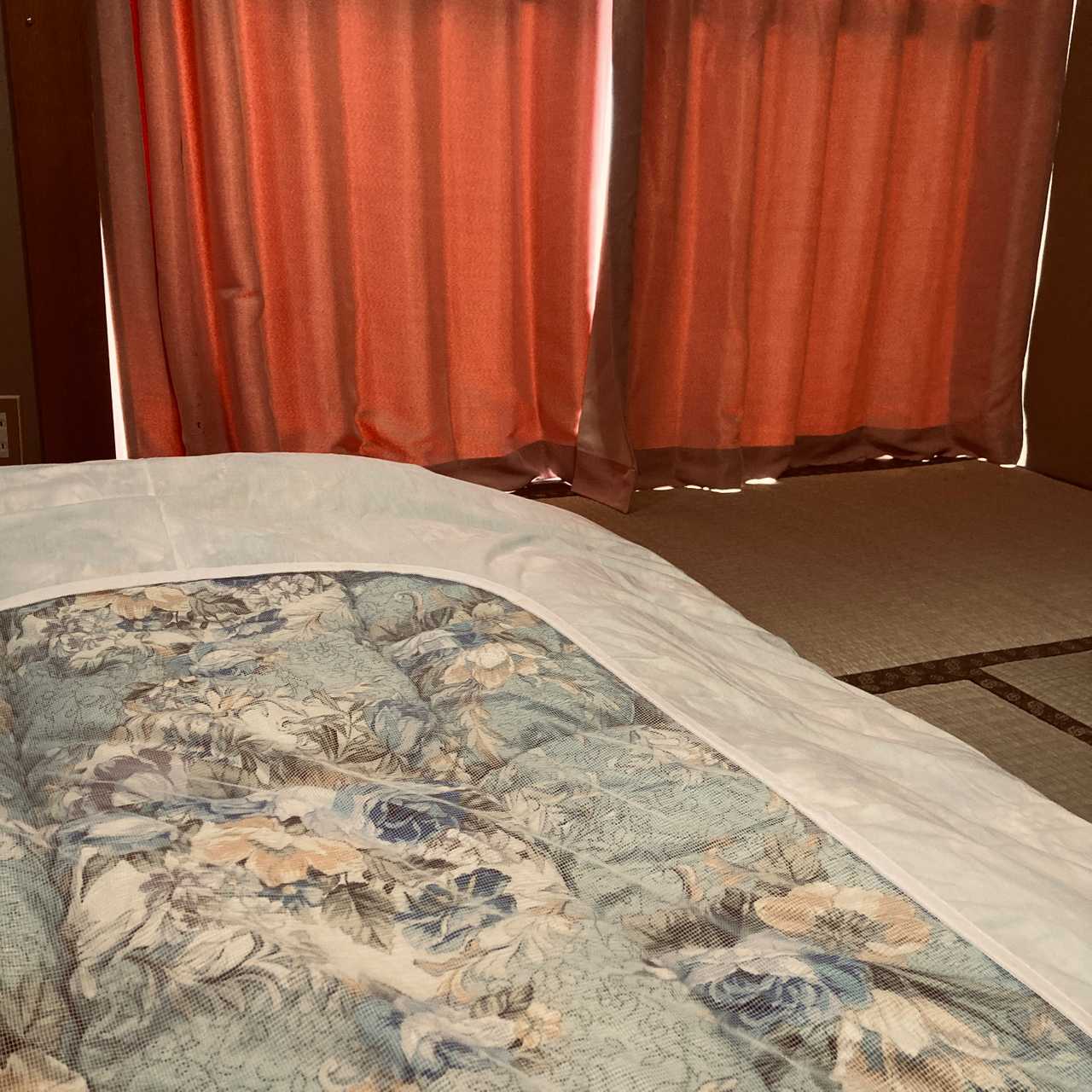 Tatami & Desk, beach access
