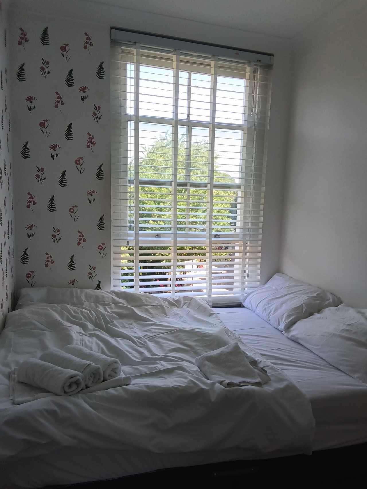 Room in a flat with city view where you can feel at home vibes