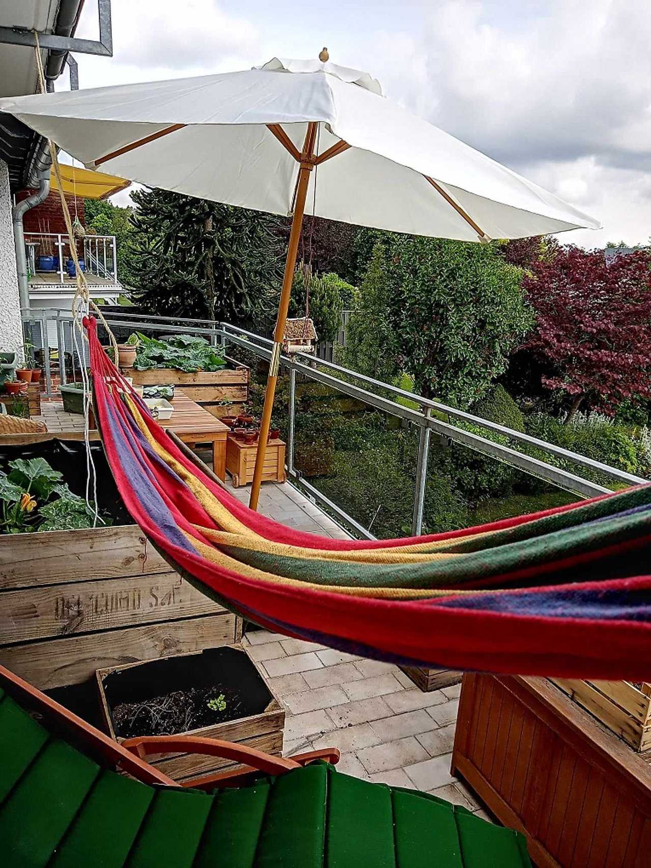 Peaceful Retreat in Nature with an Amazing View, quiet and Sun-filled Apartment