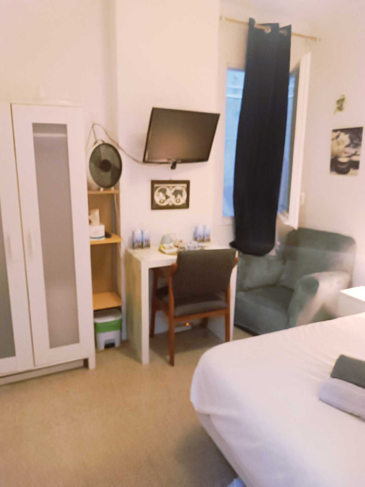 Double Room Well Located