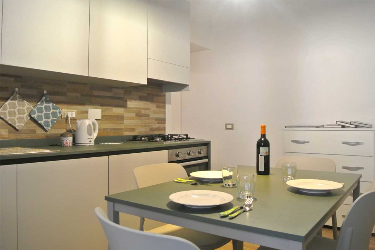 CASA LECCI, intimate apartment for couples few steps from Roman Theatre