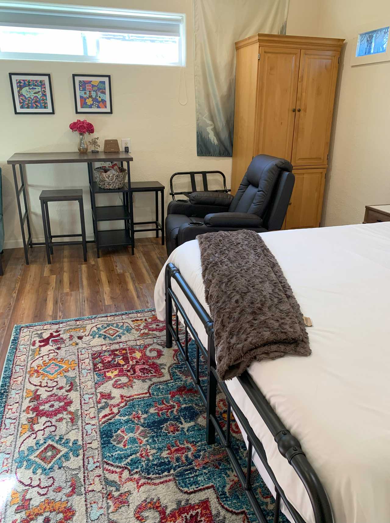 New, spacious studio-nice, quiet neighborhood