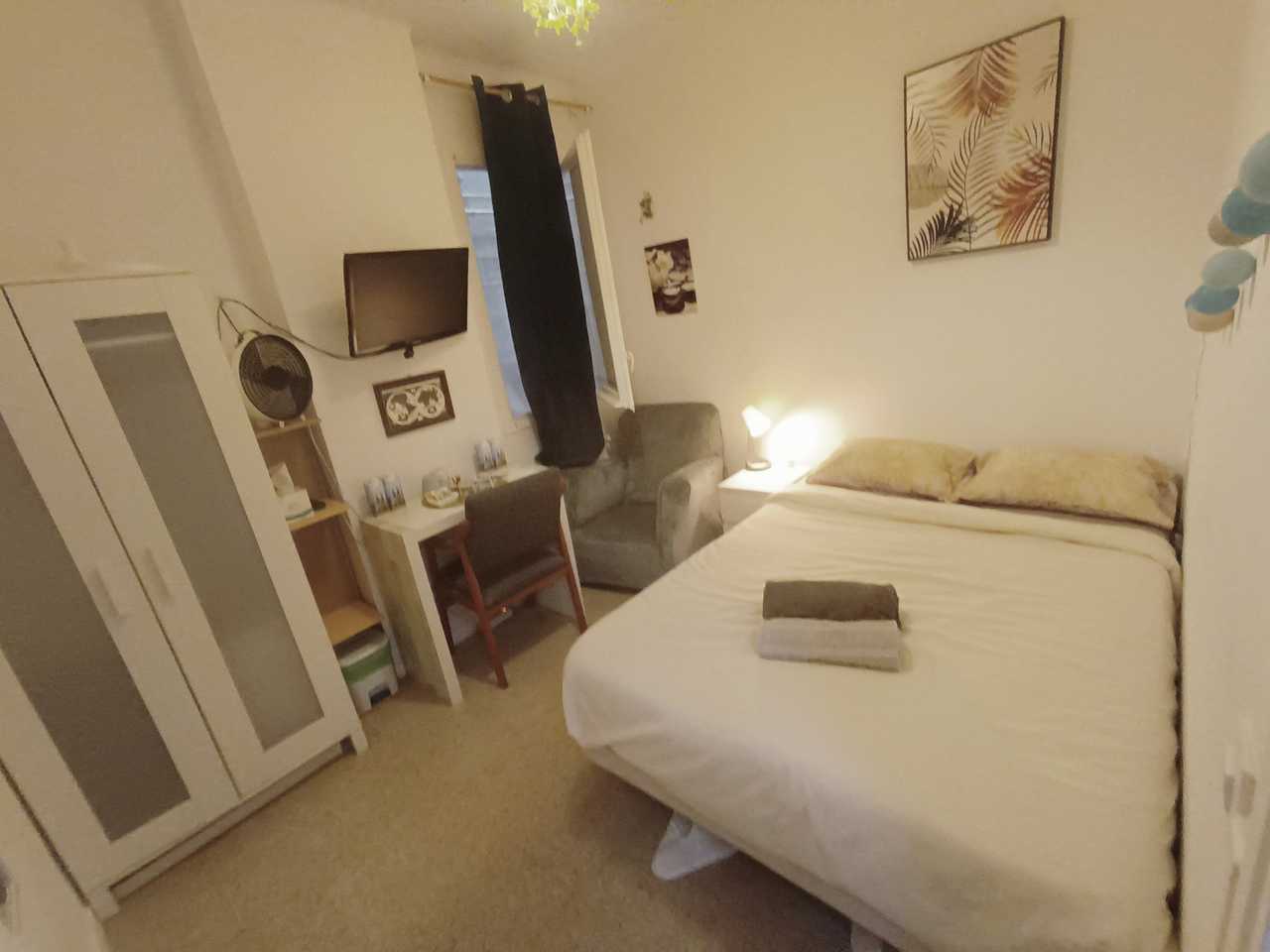 Double Room Well Located