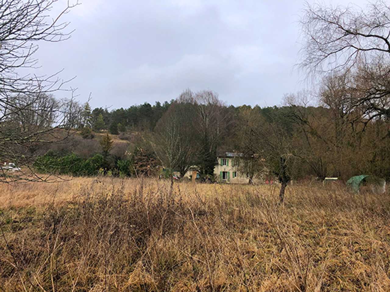 Tiny house, two rooms including kitchen. Suitable for two, single bed available 