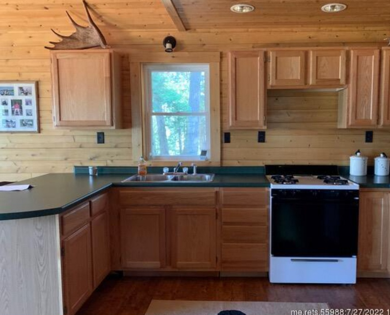 Comfortable, well appointed off grid cabin on Pocomoonshine Lake island
