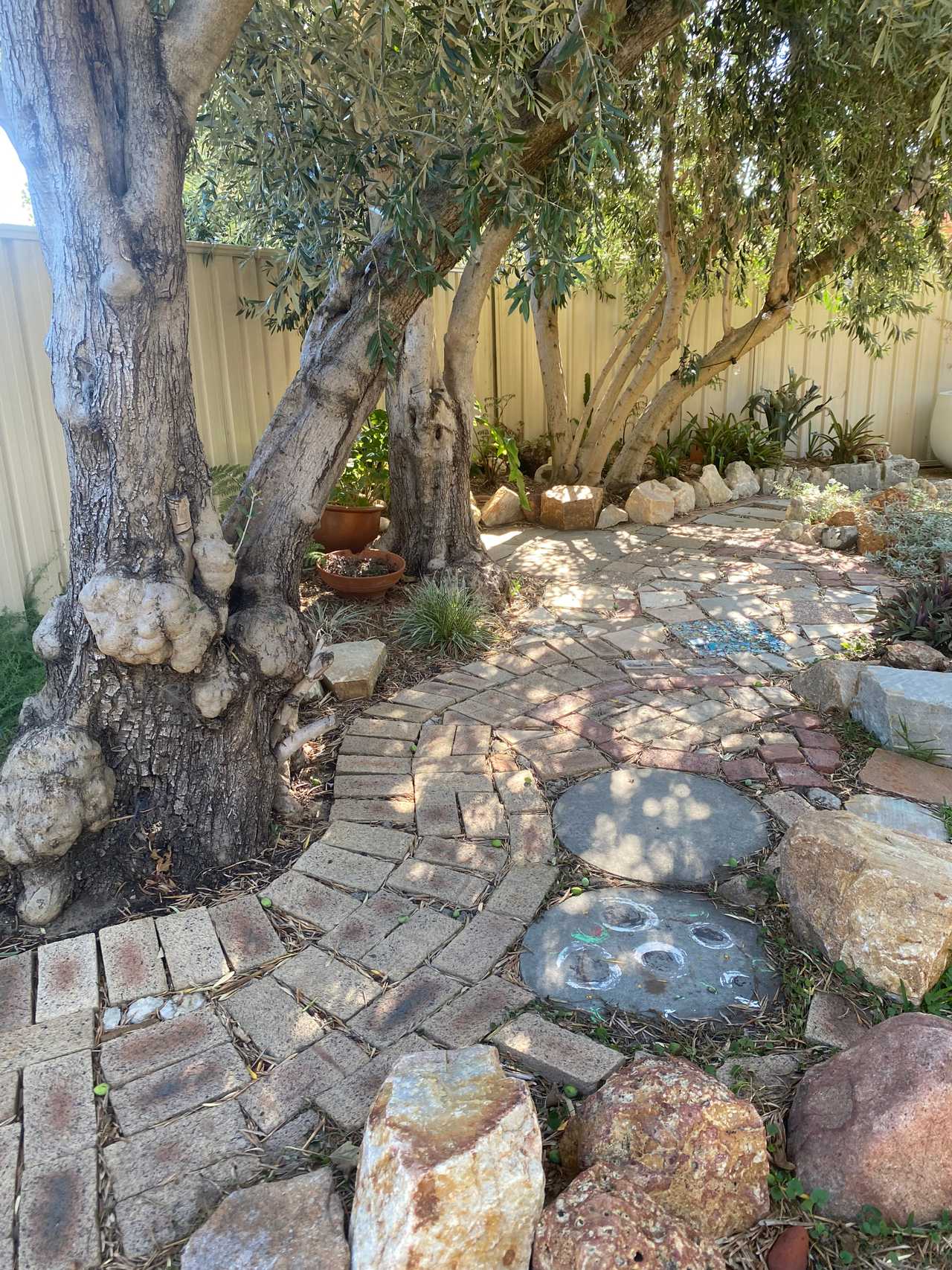 The Vegan Glam Van and Spa loves and welcomes animals.  The garden is peaceful.