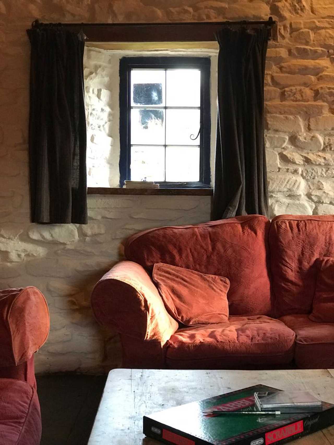 Magical 18th thatched cottage with stunning views, amazing vegan meals & hot tub