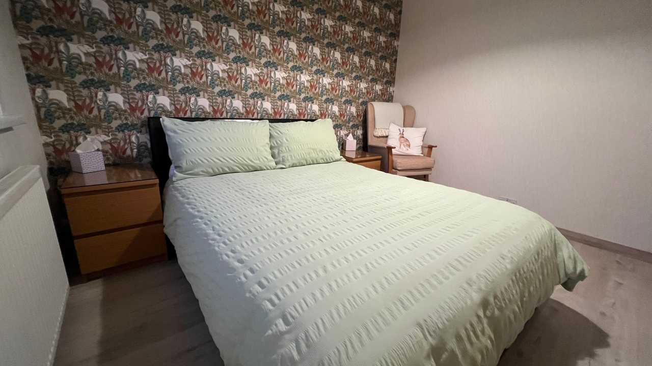 Easy access to City Centre & UHW Heath Hospital