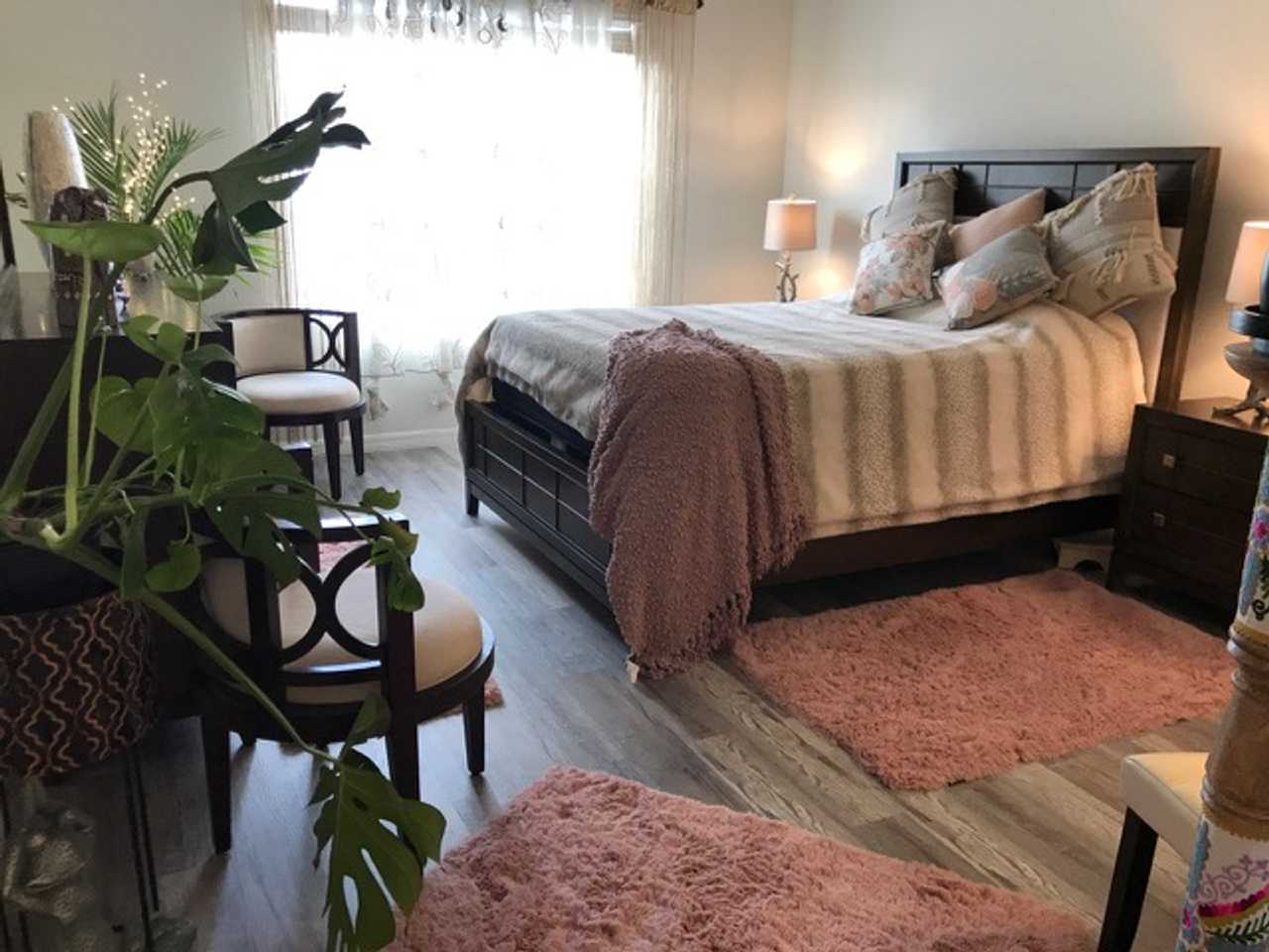 Vintage Vegan' paradise in the city of Ocala. shop/eat all Minuets from W.E.C.