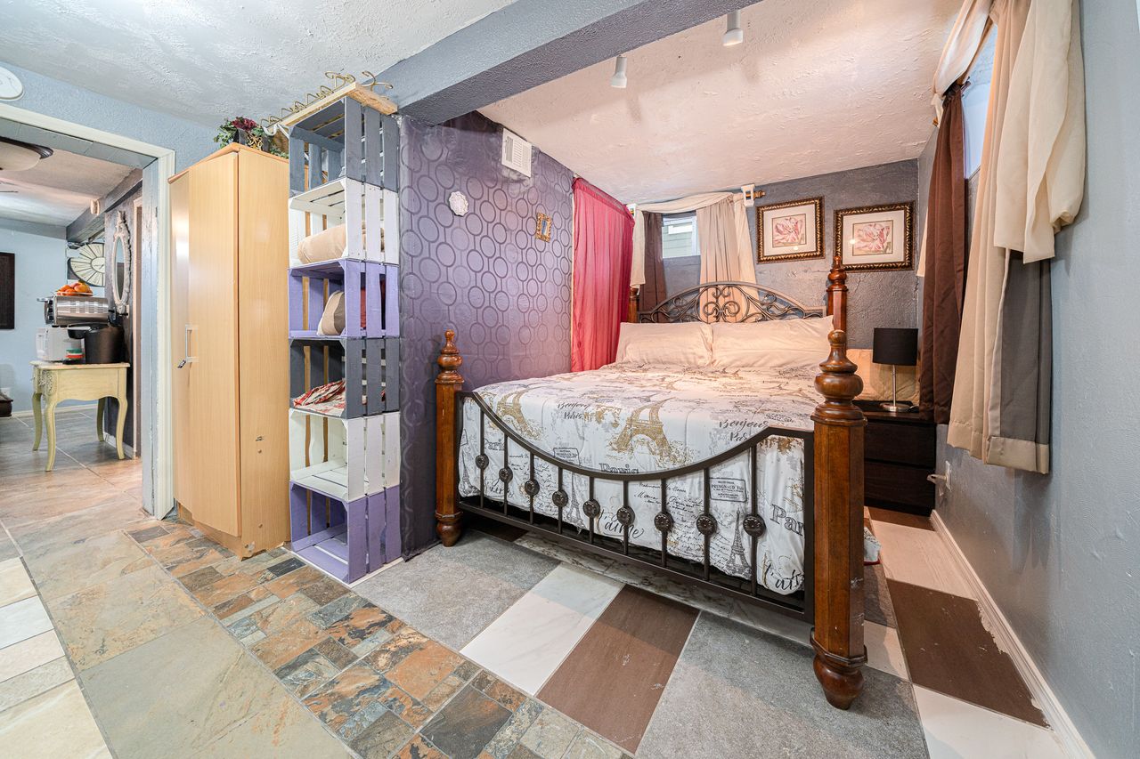 Entire Home-Vegan Friendly and Pet-Friendly, Fenced Yard & Breakfast