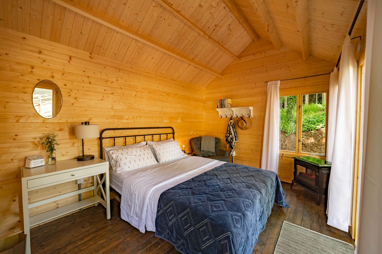 A Cozy Guest Cottage at Grateful Meadows animal sanctuary & vegan retreat center