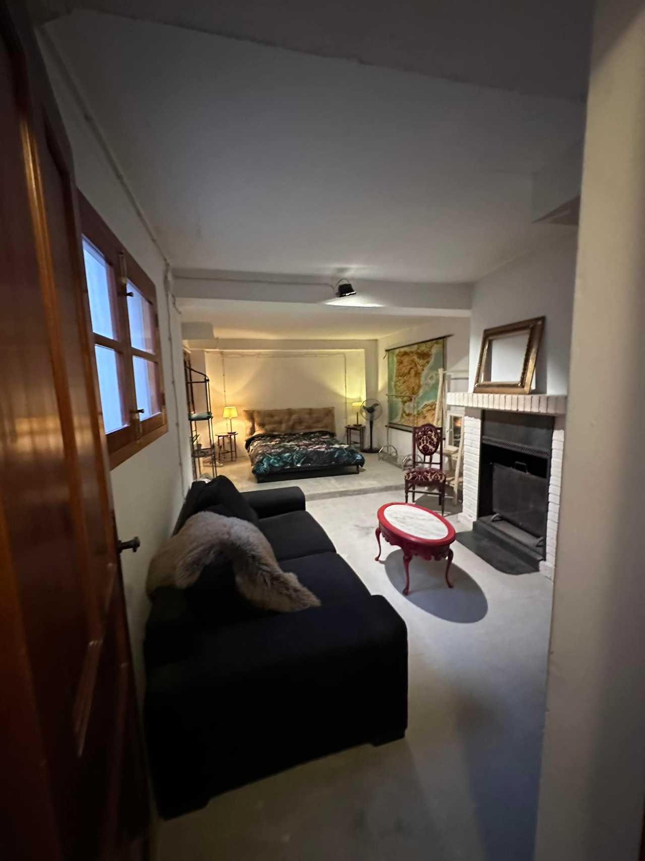 Big room with en suite bathroom 20 minutes from Granada.