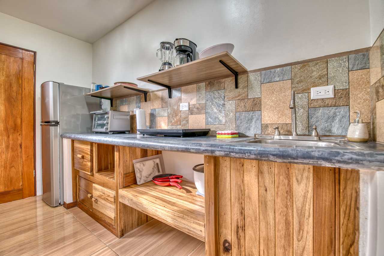 Beachfront Studio - Direct Beach Access, AC & WIFI