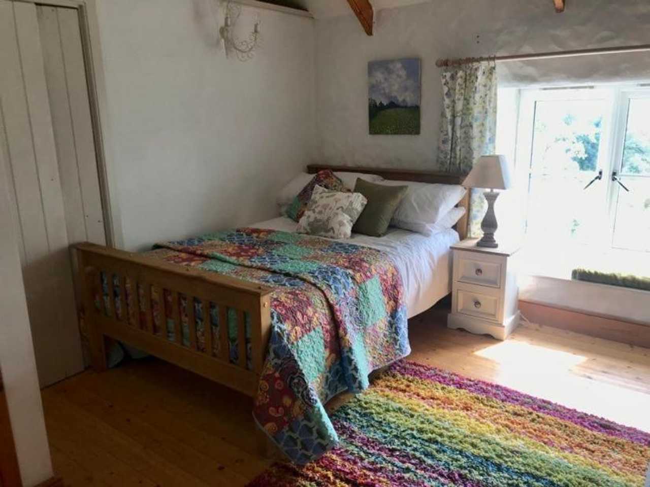 Coskewis Nature Retreat, dog friendly Cottage, acres of woods, gardens & lake