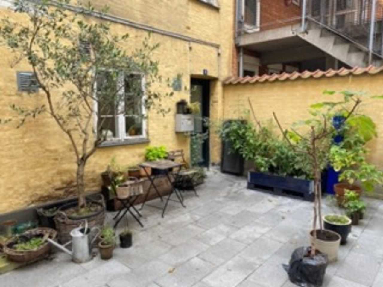 Studio in center city by Kings Garden.