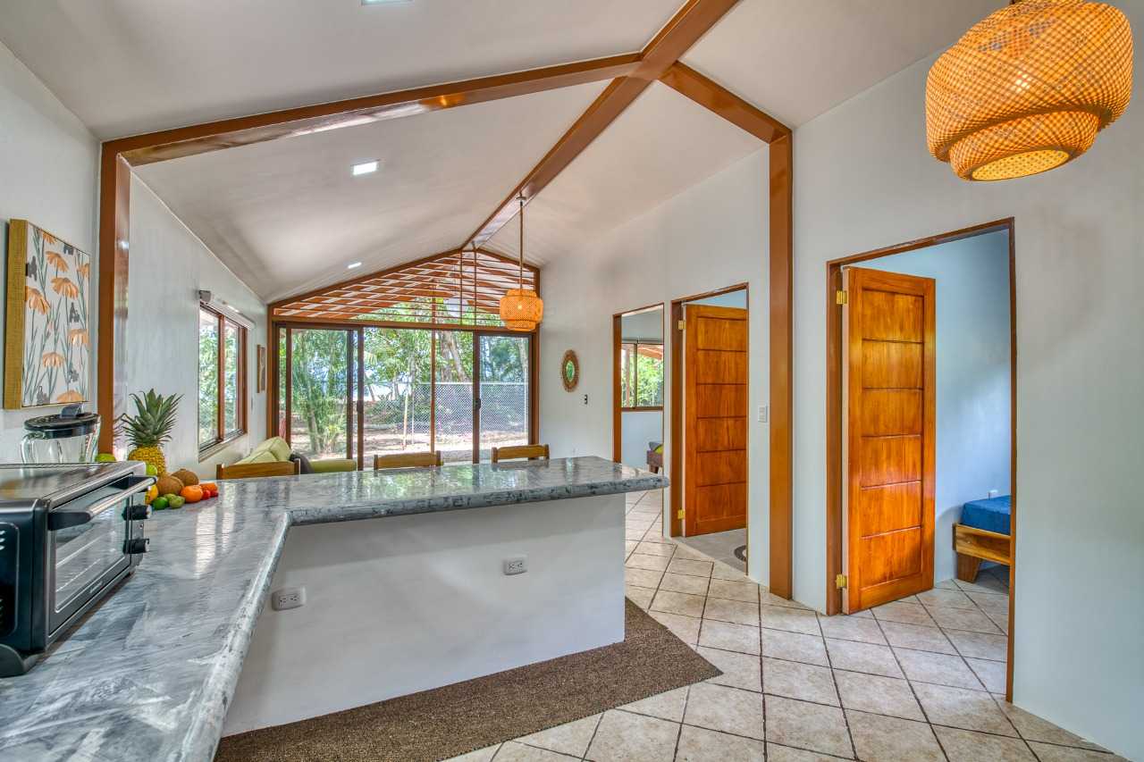 Oceanfront House with AC & Wifi @ Cocles Beachbreak