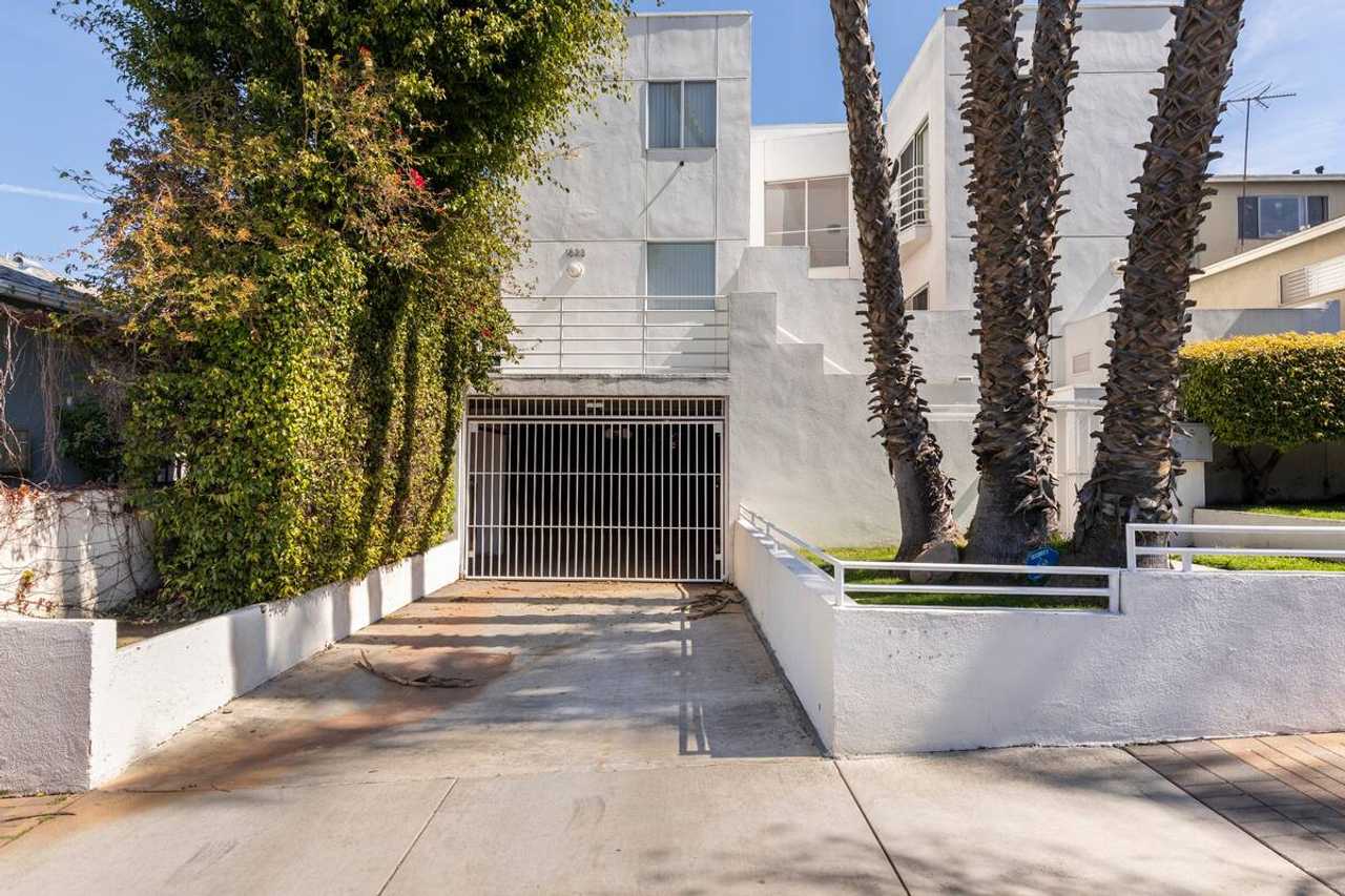 Modern Beach Town Living with INFRARED SAUNA and ELECTRIC CAR CHARGER