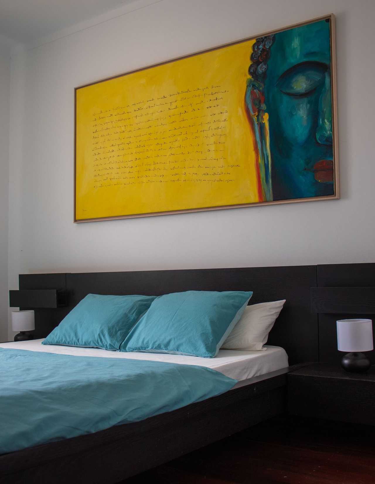 Double bedroom with private bathroom in a cozy beach house