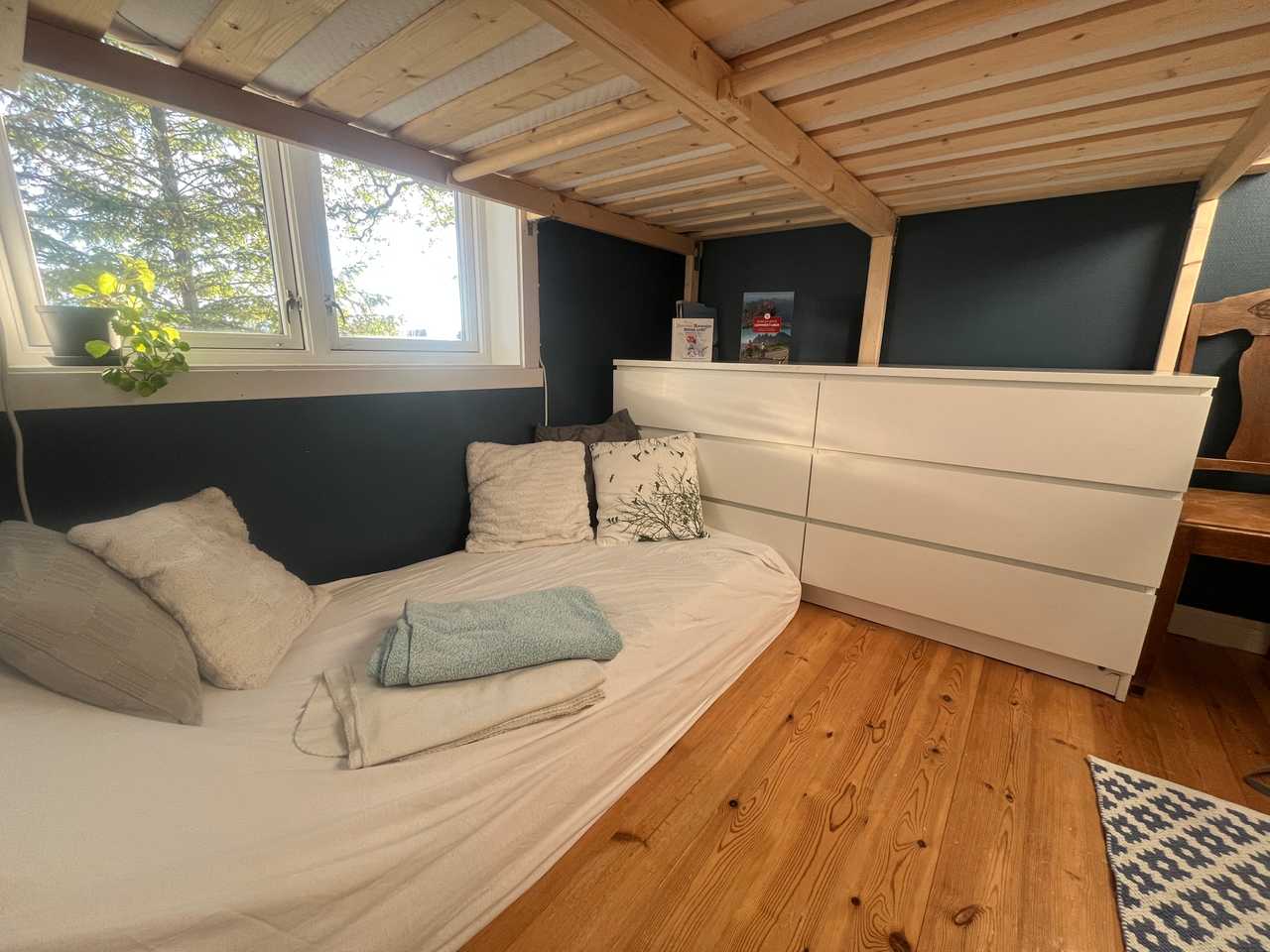 Cozy room with a view!