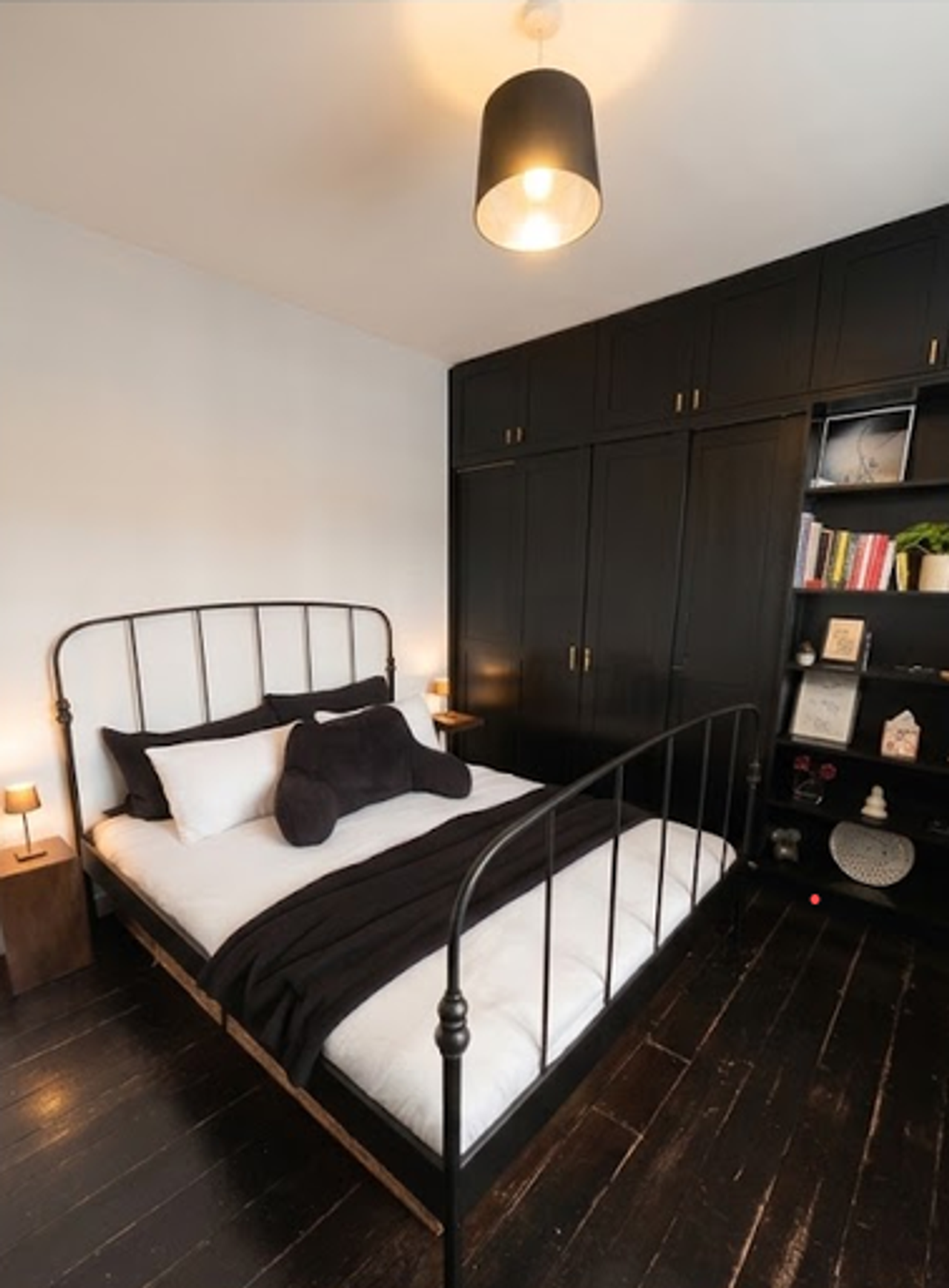 North London City Skyline Views - Spacious Double w/ TV, kingsize bed, workspace