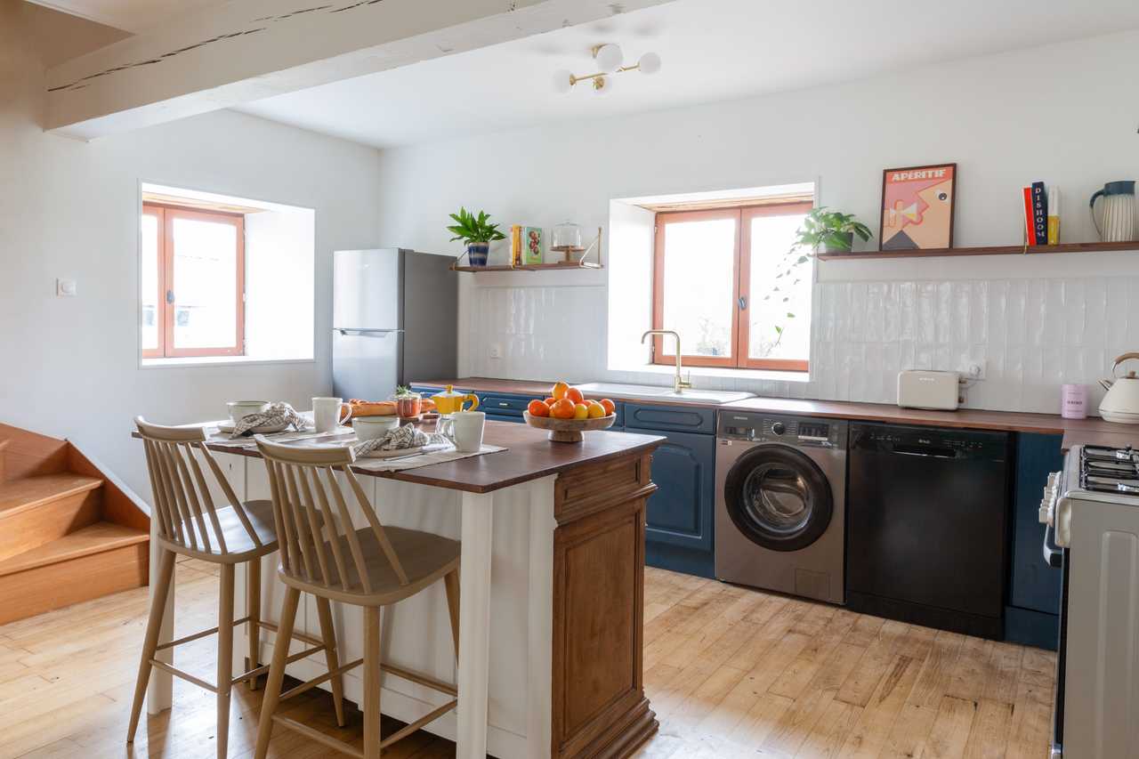 Contemporary villa in french countryside with large pool & vegan breakfasts