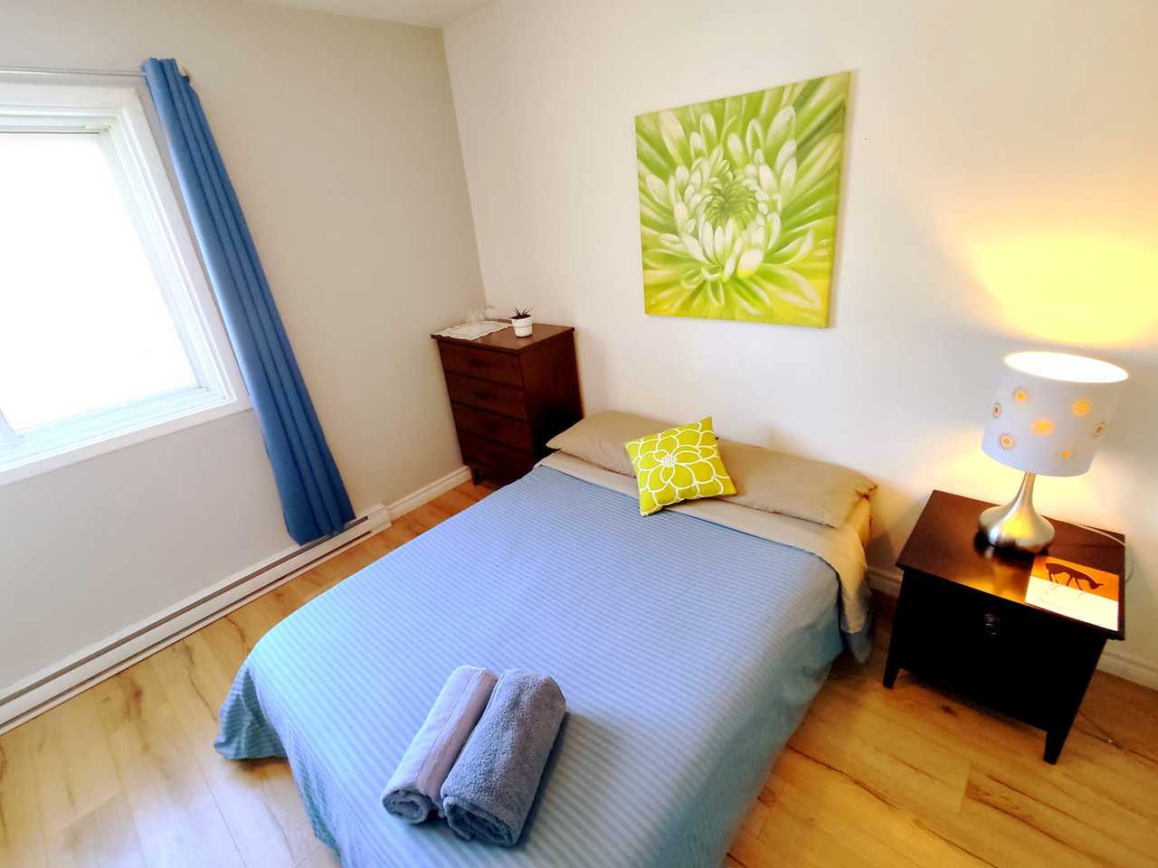Cozy Room with a beautiful view of downtown Quebec and very close to nature