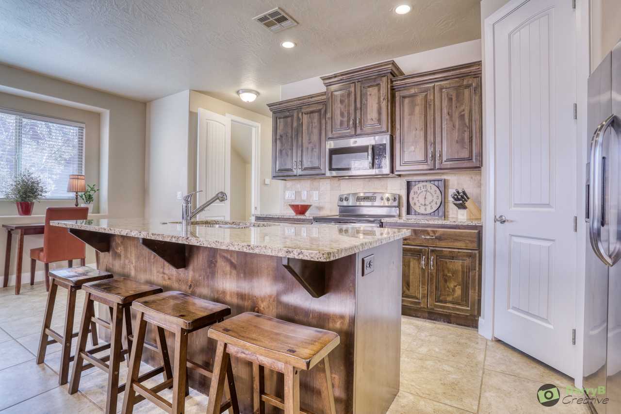Inviting Home Near Zion - Heated Pools, King Suite