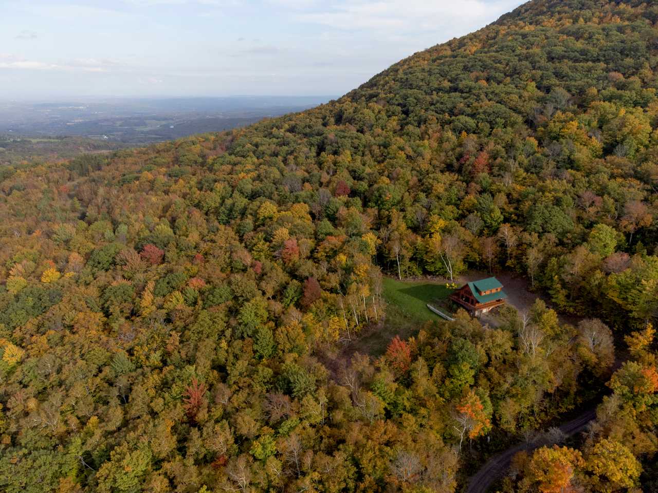 Secluded, Modern and Luxurious 3BR/2BA Chalet w/ Breathtaking Views on 22+ Acres