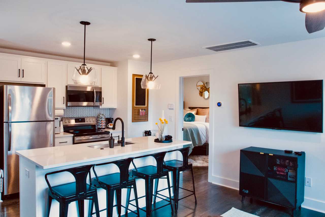 Downtown Cocktail Hideaway ✨🥂 Gorgeous City Views🌃