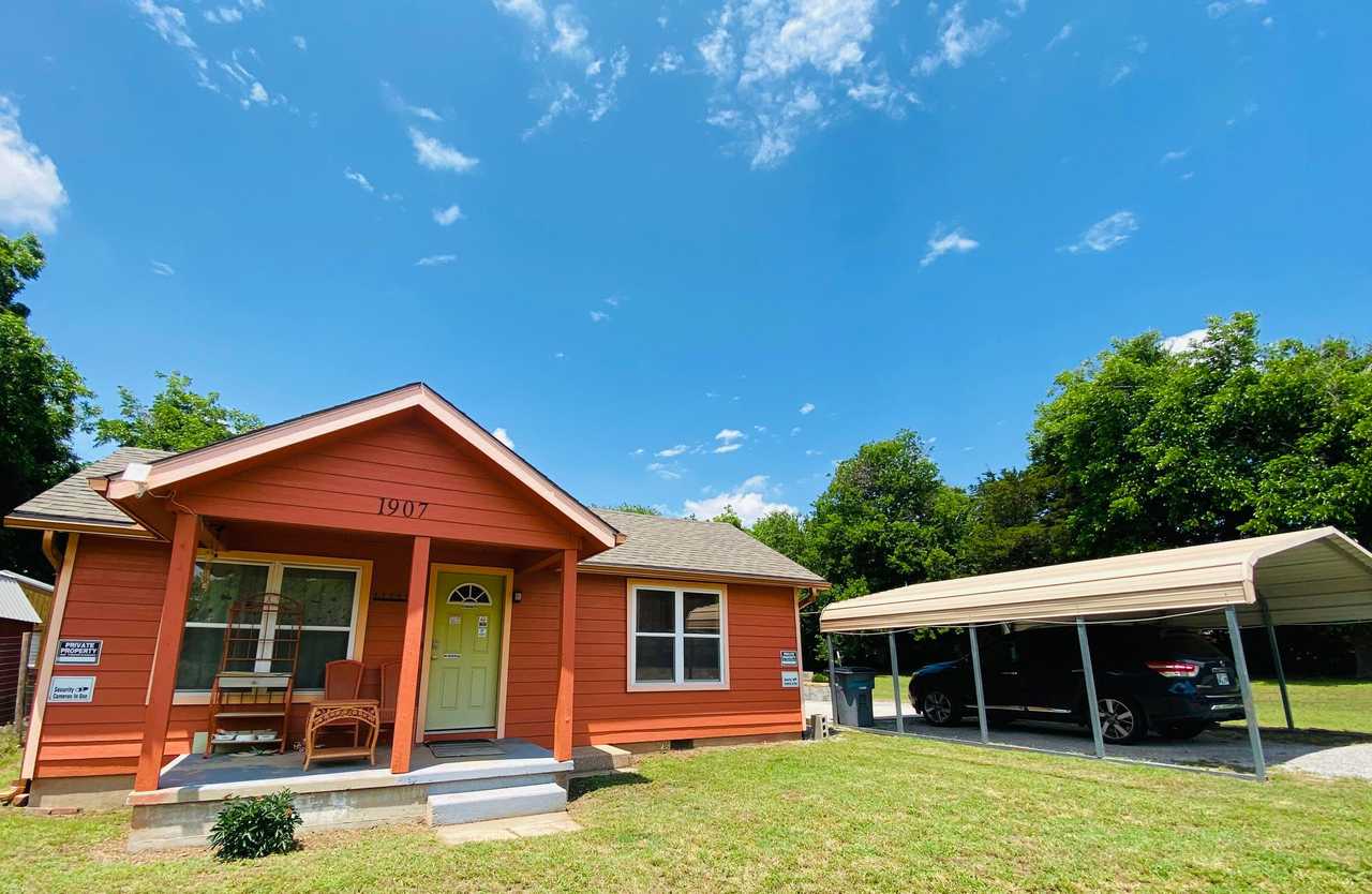 EZ 1 mile to Ft Sill -Sleeps 9 +Firepit/Grill!! Super Cute!