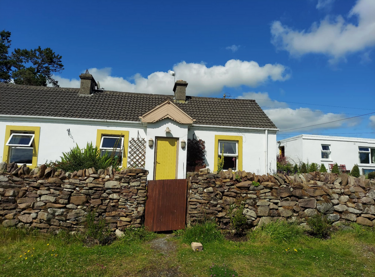 Charming Artistic Vegan Retreat