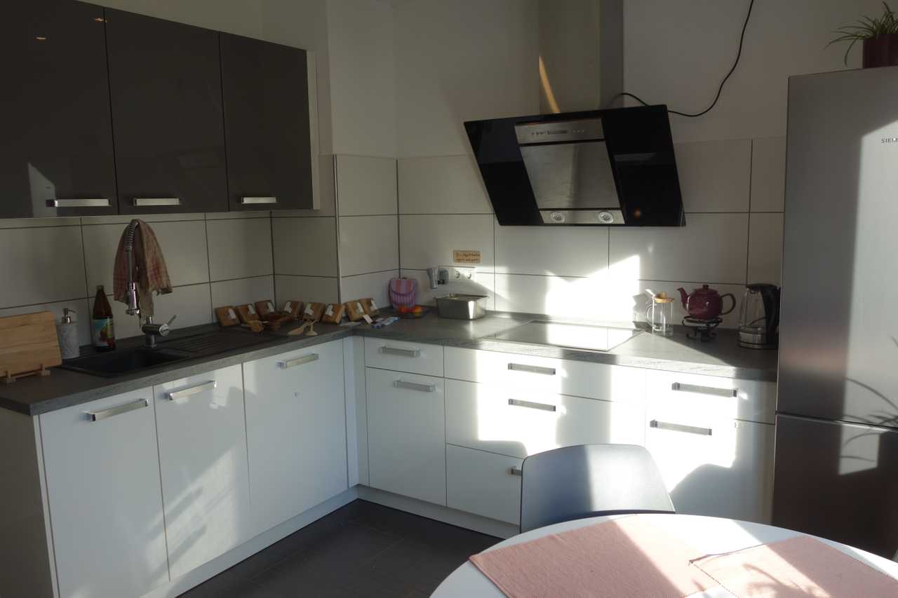 Sun-lit fully equipped flat in central location