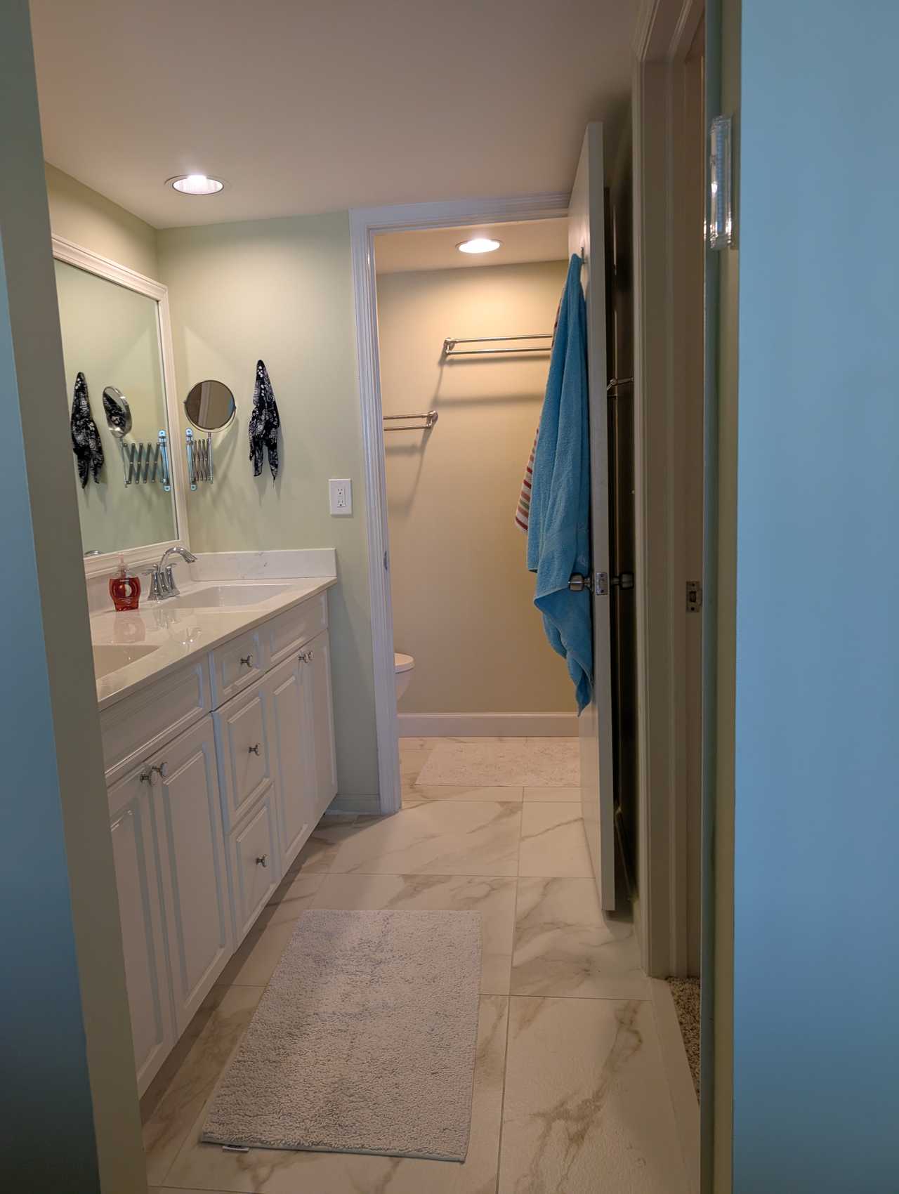 beautiful ,quiet , private, easy, gorgeous residential area, beaches ,marina 