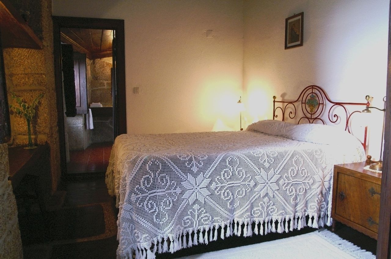 Casa Grande de Paços da Serra, XVIII Century Rustic Apartments for Guests