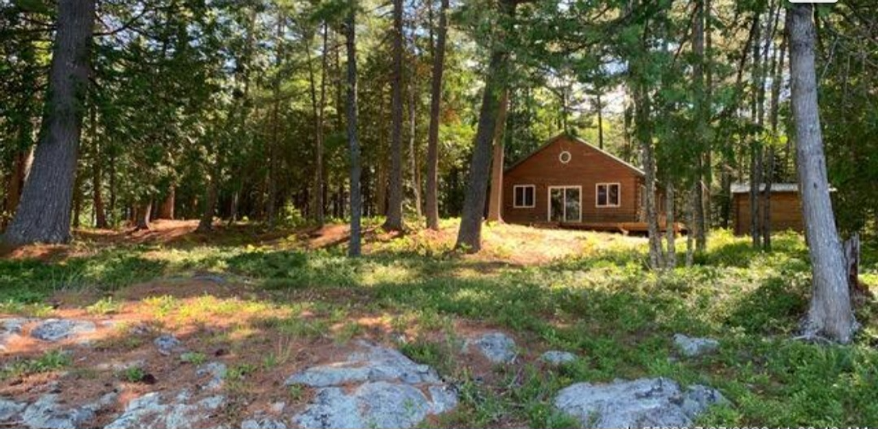Comfortable, well appointed off grid cabin on Pocomoonshine Lake island