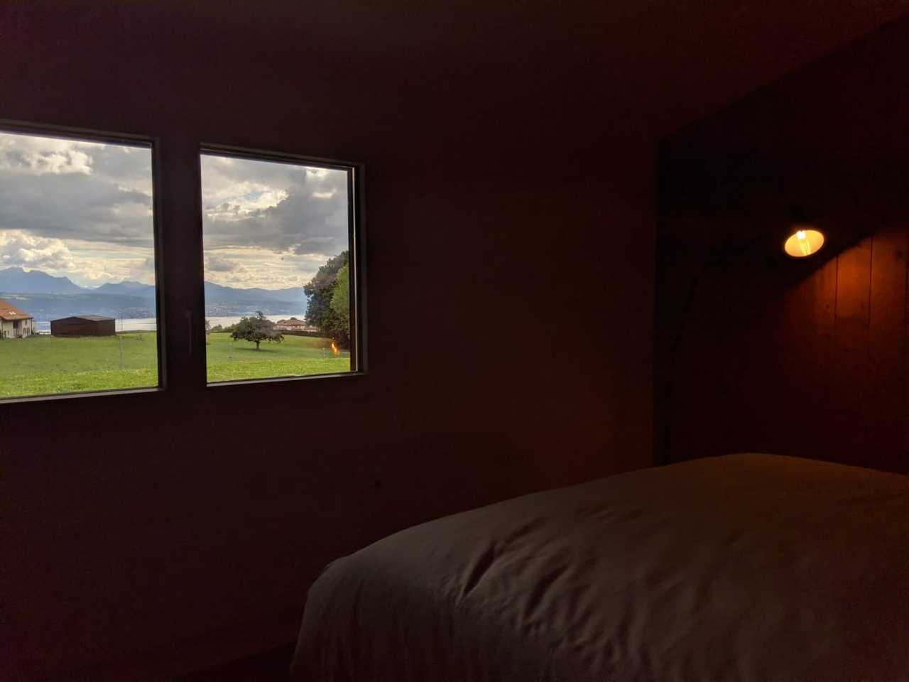 Cozy double room in the middle of nature, with views on lake Leman