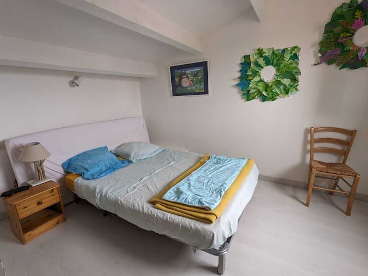 Cozy little artists house near the beach. 70m² over 3 floors. Two adorable cats!